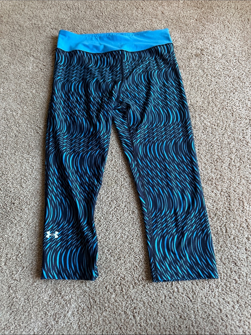 Under Armour Black & Blue Patterned Capri Leggings